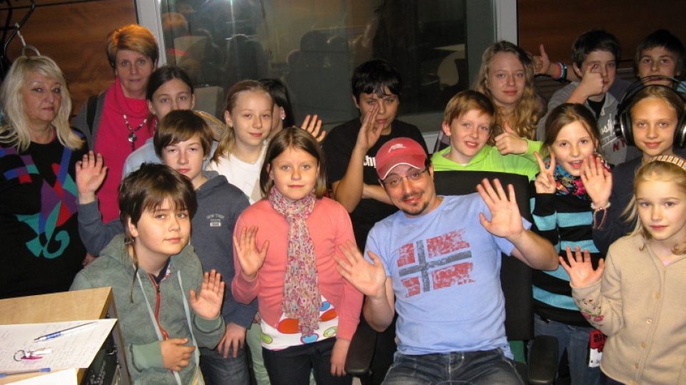 Jakub Schmidt s žáky Základní školy sv. Voršily