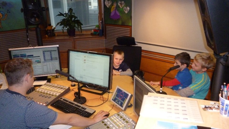 Ondra, Tomík a Šimon s Jirkou Kohoutem v živém vysílání