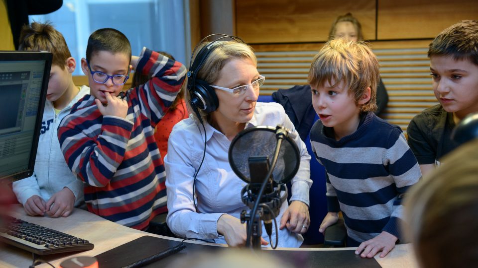 Děti ve studiu s Šárkou Fenykovou