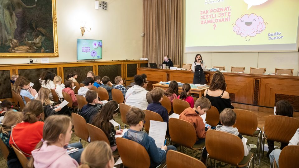 Zvídavec Evy Sinkovičové LIVE na Týdnu mozku AVČR 2025