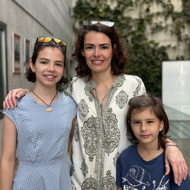 Učitelku češtiny Michaelu Záleskou do Klubu Rádia Junior doprovodily její děti Dorotka a Bonifác | foto: Anna Zítová,  Český rozhlas