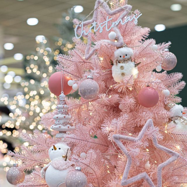 Růžové Vánoce neboli Pinkmas jsou stále trend | foto: Shutterstock