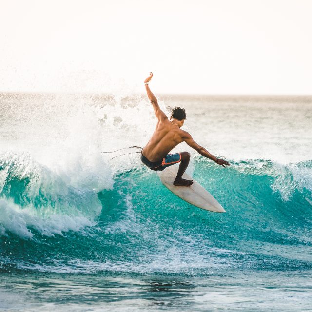 Surfing je akční sport | foto: Shutterstock