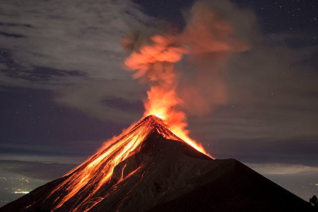 Erupce sopky Fuego v Guatemale | foto: Shutterstock