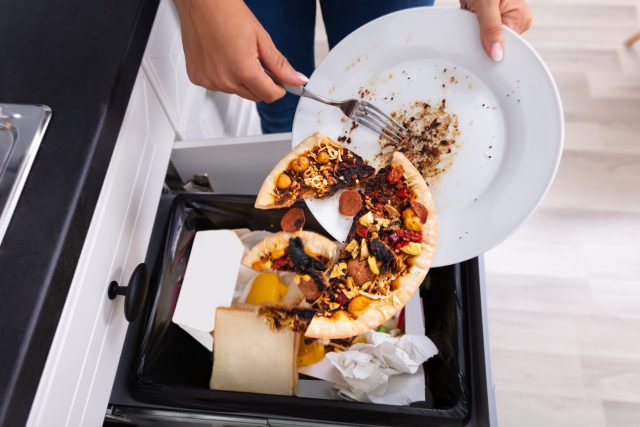 Plýtvání jídlem  | foto: Shutterstock