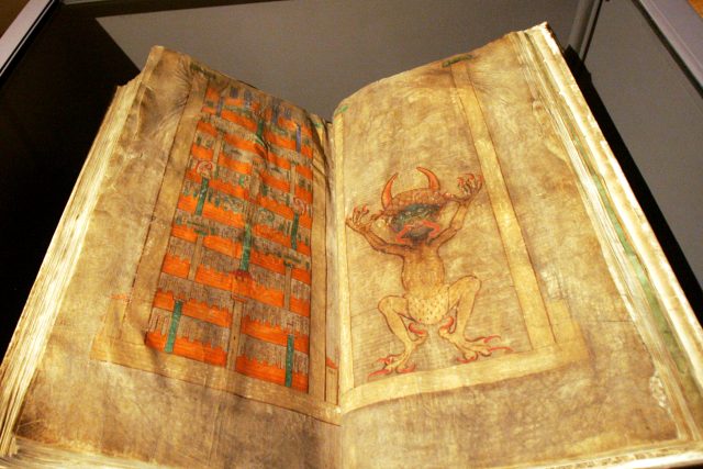 Největší ručně psaná kniha Codex gigas neboli Ďáblova bible | foto: Profimedia