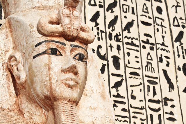 Egyptské písmo hieroglyfy celá staletí nikdo nedokázal rozluštit | foto: Shutterstock