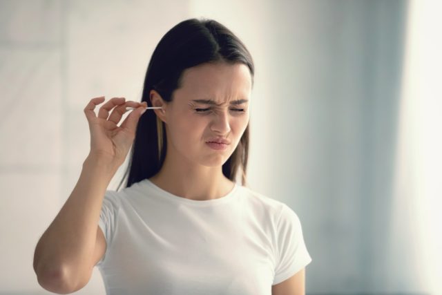 Víte,  jak si správně čistit uši? | foto: Shutterstock