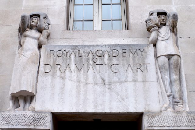 Vstup do Royal Academy of Dramatic Art v Londýně | foto:  douglasmack,  Shutterstock