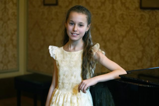 Nora Lubbadová je talentovaná klavíristka | foto: Zdeňka Hanáková