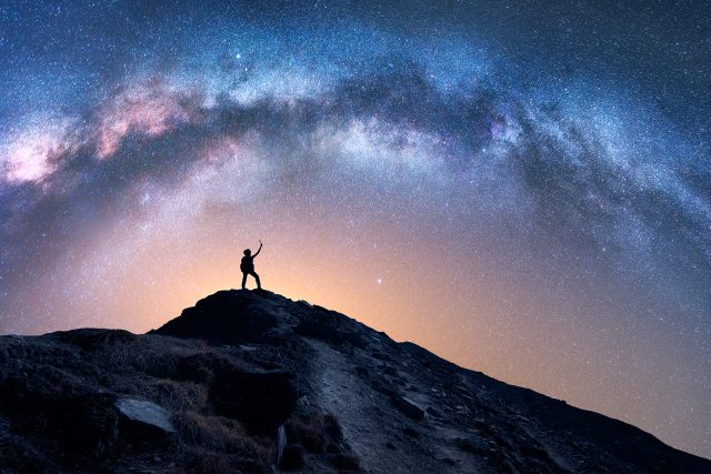 Mléčnou dráhu můžete na noční obloze pozorovat i vy | foto: Shutterstock