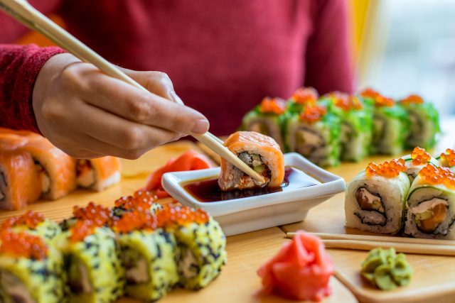 Sushi je oblíbenou pochoutkou nejen v Japonsku | foto: Shutterstock