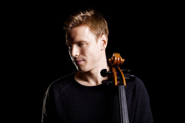 Písničkář Pavel Čadek je zakladatelem cellofolku | foto: Majo Elias